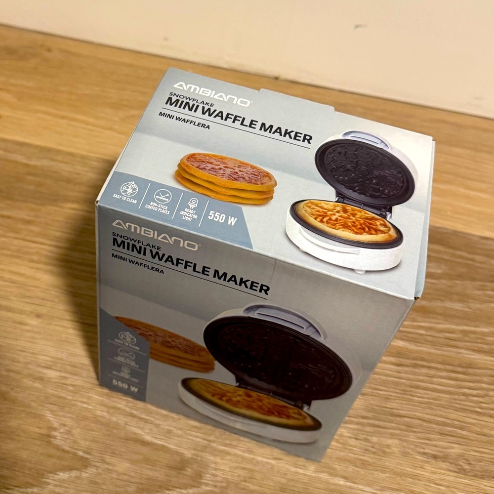 NIB Snowflake Mini Waffle Maker - Picture 3 of 3